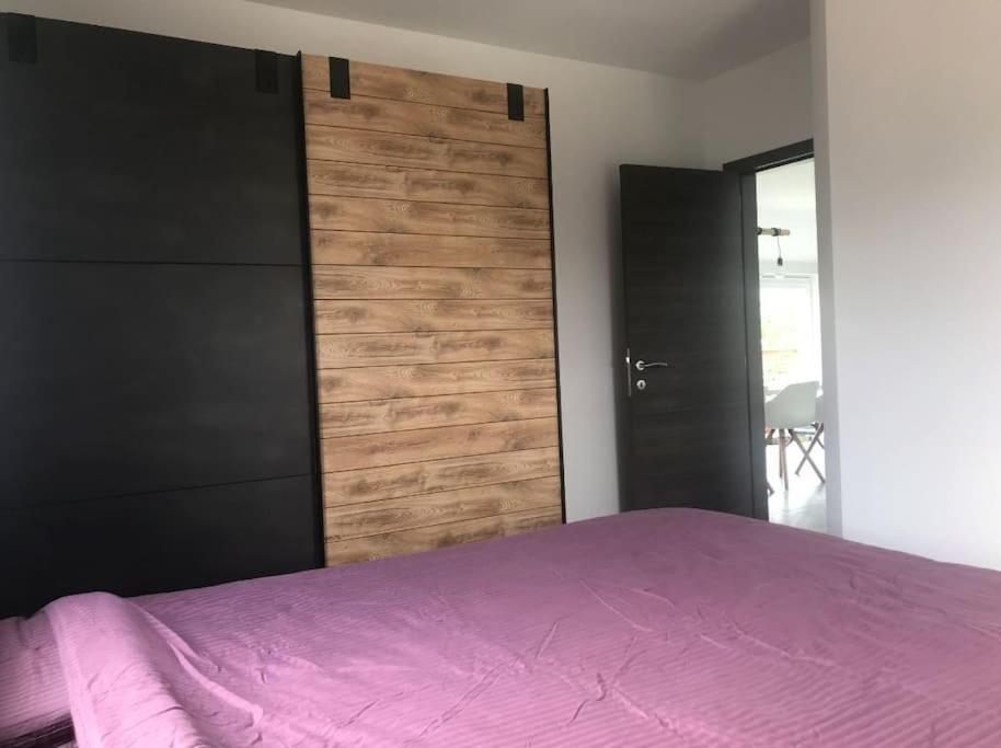 Huis Met Zonneterras, Tuin En Panoramisch Uitzicht Wellin Εξωτερικό φωτογραφία